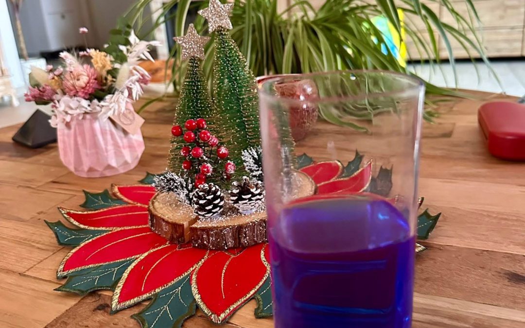 Mon rituel bien-être quotidien : le verre bleu qui soutient mes cellules